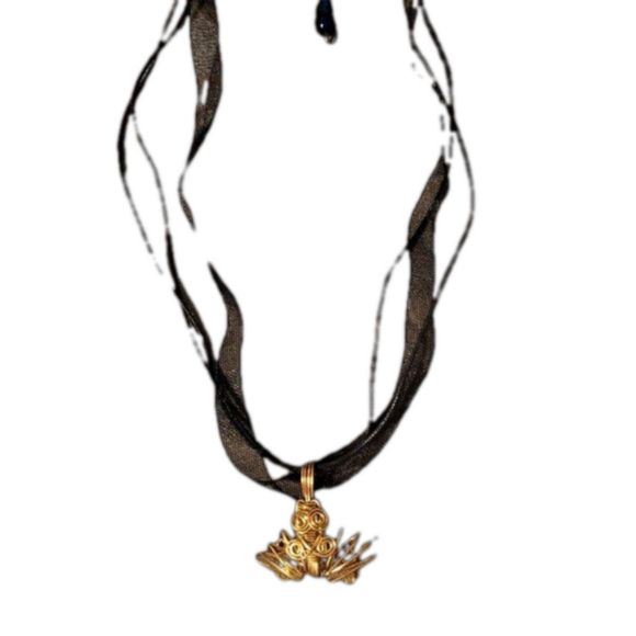 Gold Tone Wire Wrapped/Formed Frog on black ribbon & cord choker, NWOT - Picture 3 of 5